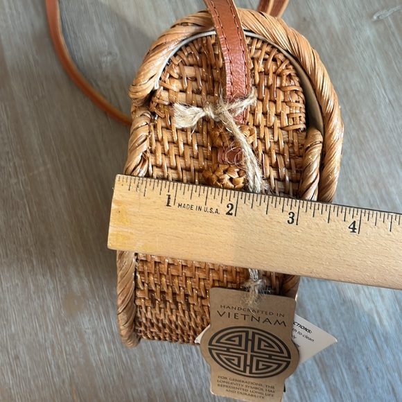 NWT Flap Over Saddle Woven Bag - Picture 7 of 8